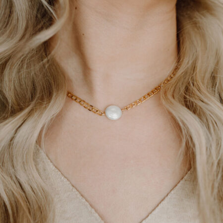 Elegant Mother of Pearl Gold Necklace