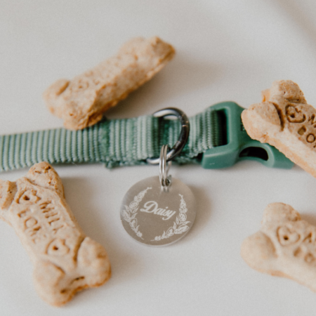 Engraved Round Tag With Wreath For Pets