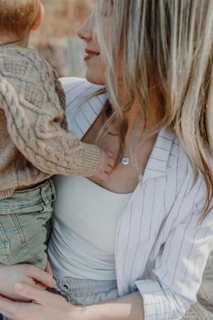 Image of mom with kid wearing jewelry that is a perfect gift for moms