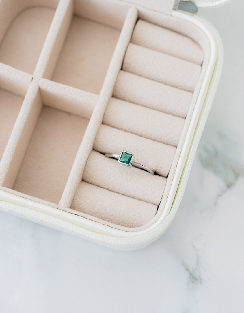 Silver Emerald Ring For Gifting