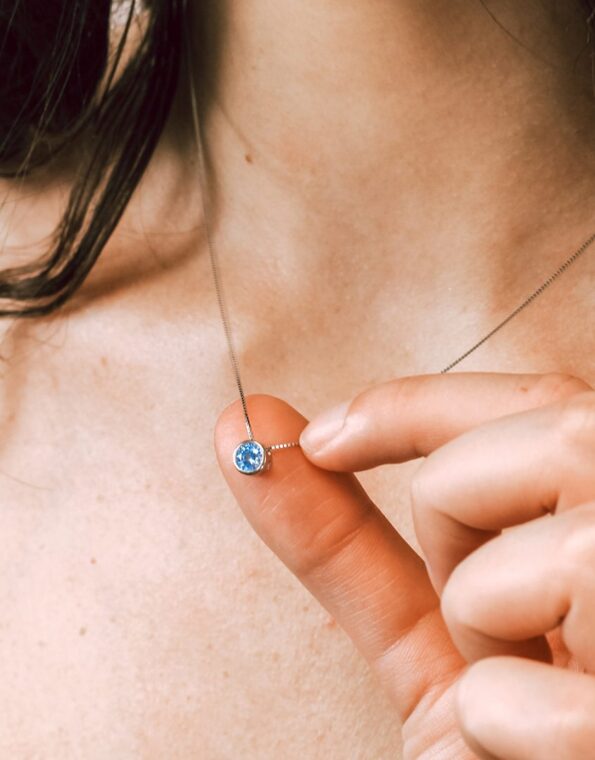 birthstone-necklace-model-4