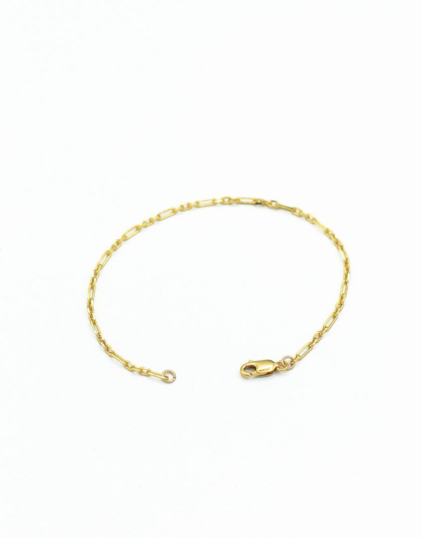 dainty-gold-chain-bracelet