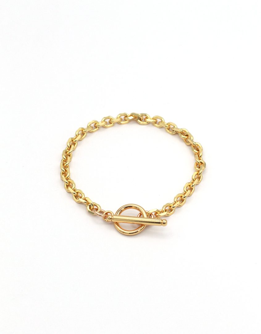 gold-link-chain-bracelet-flatlay