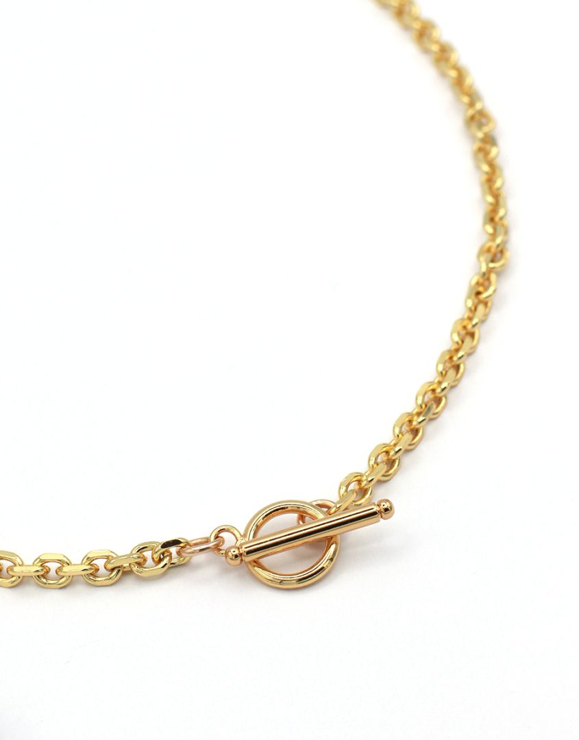 gold-link-chain-flatlay-2