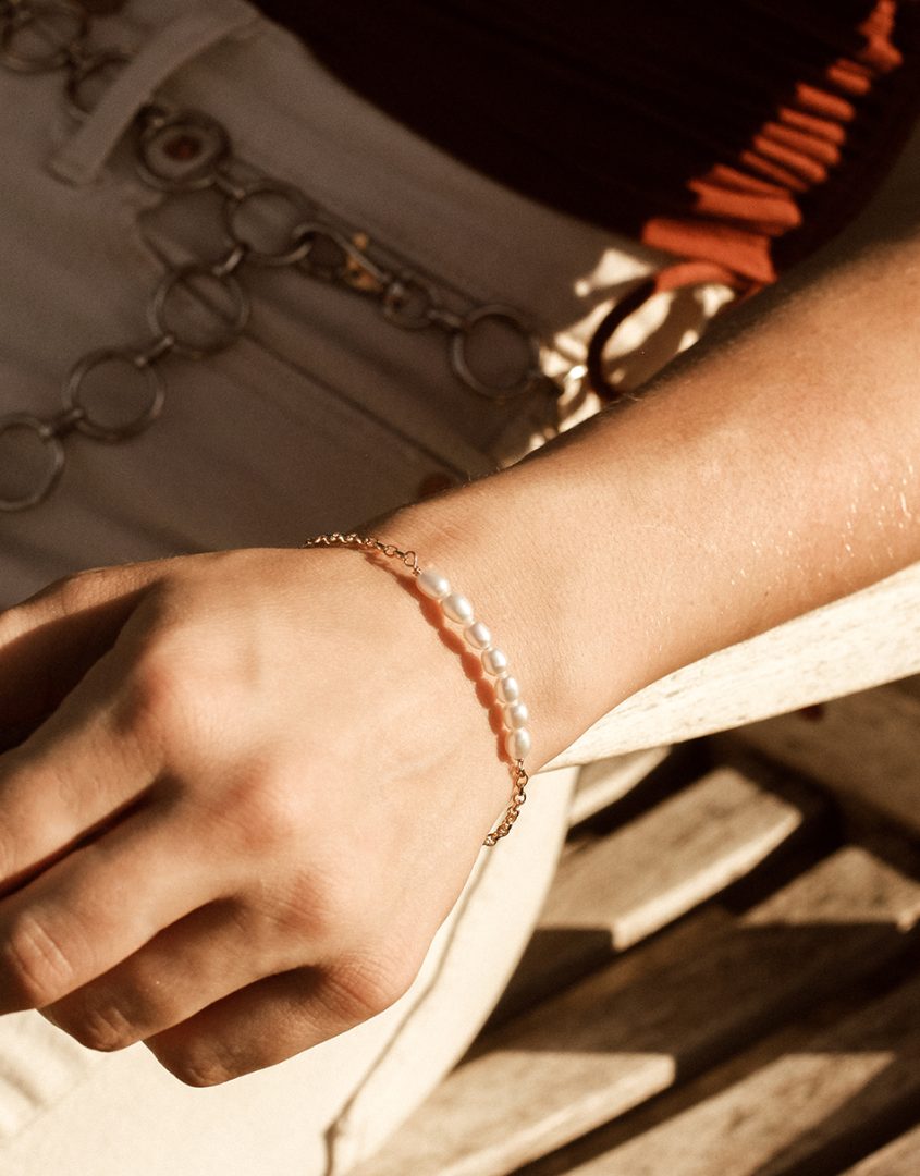 gold-pearl-rice-bracelet-model