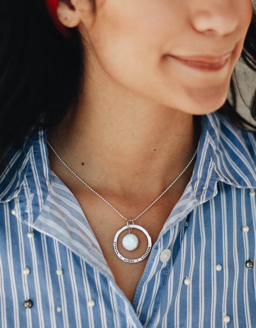 Personalized Name Necklace With Mother of Pearl In the Centre. Perfect gift for moms & Grandmas