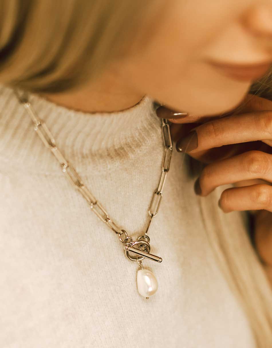silver-baroque-pearl-necklace-model