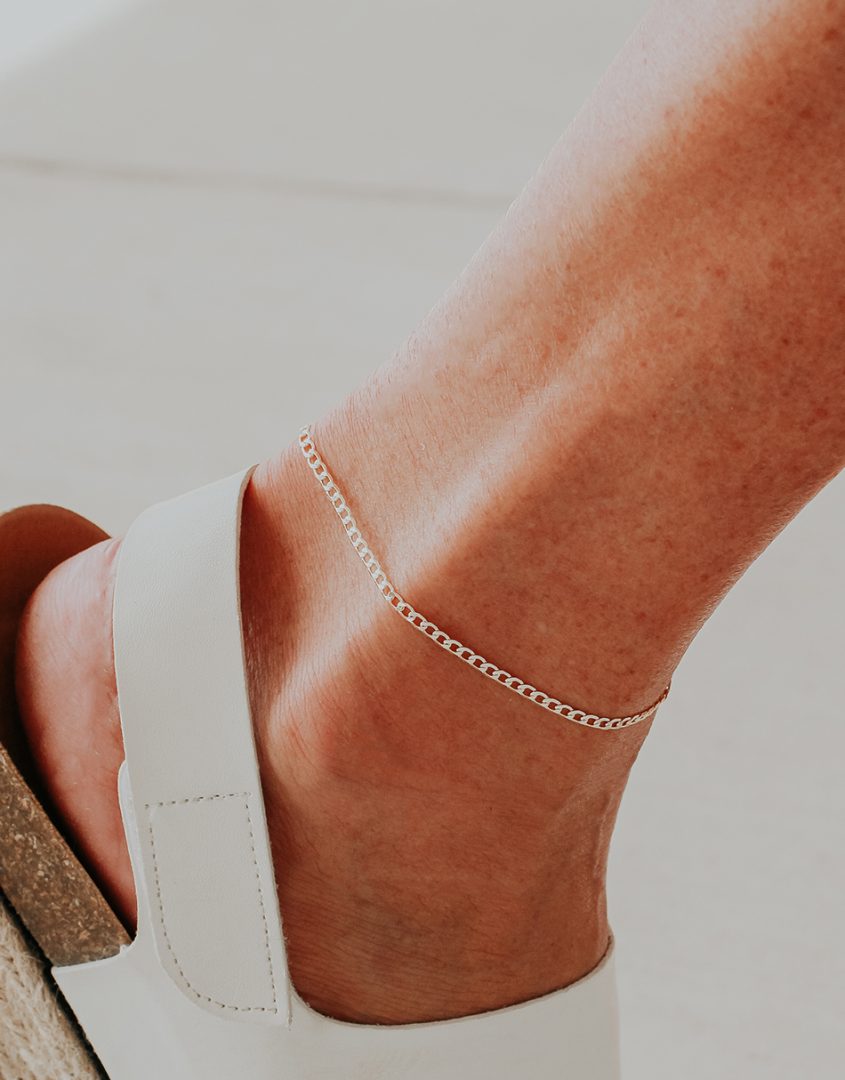 silver-curb-chain-anklet-model