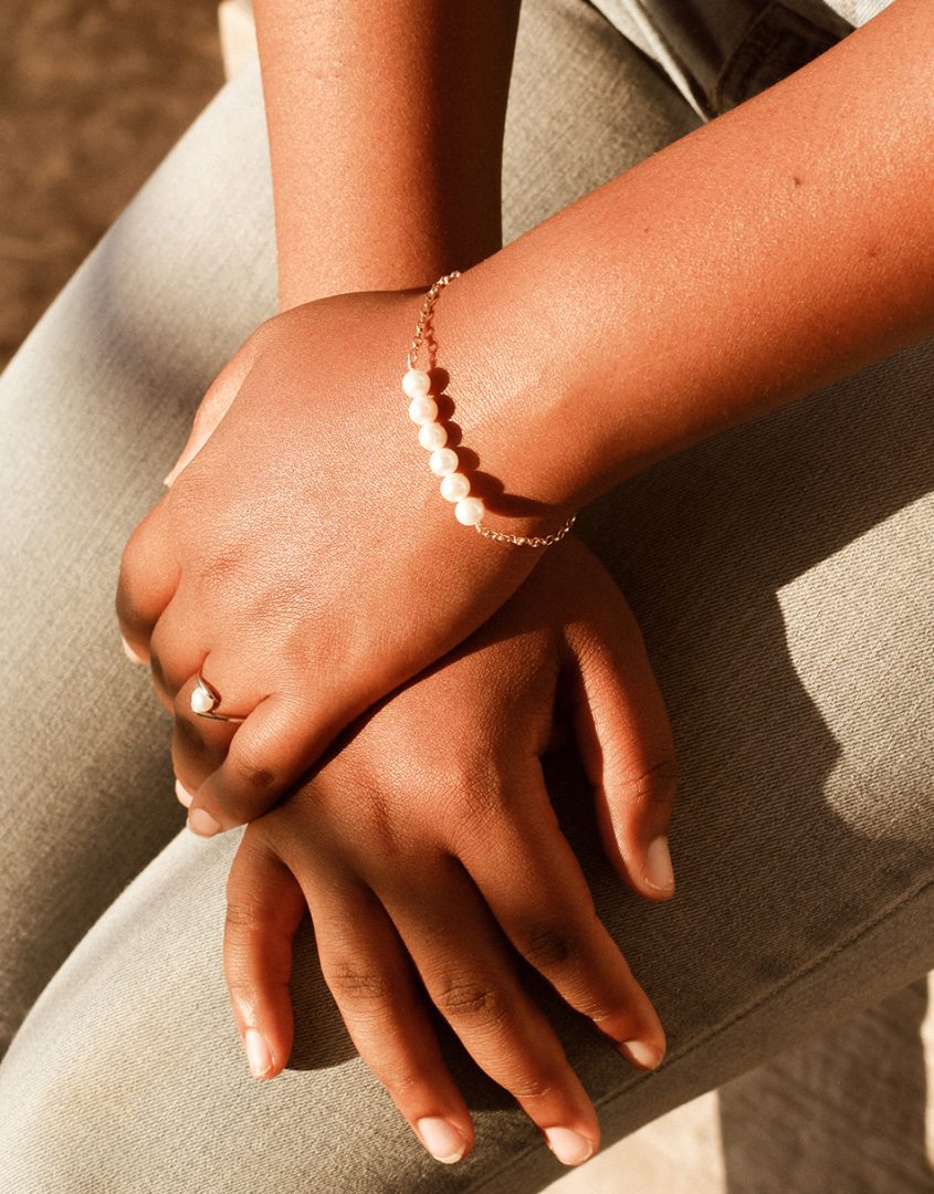 silver-pearl-lined-bracelet-model-3
