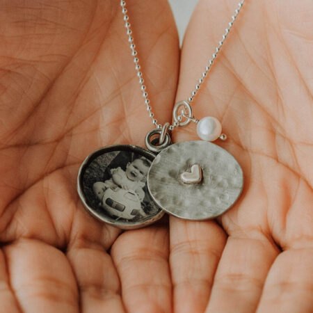 Personalized necklace to gift a mom this mother's day. A locket with the little one's pic and the other part with name hand stamped